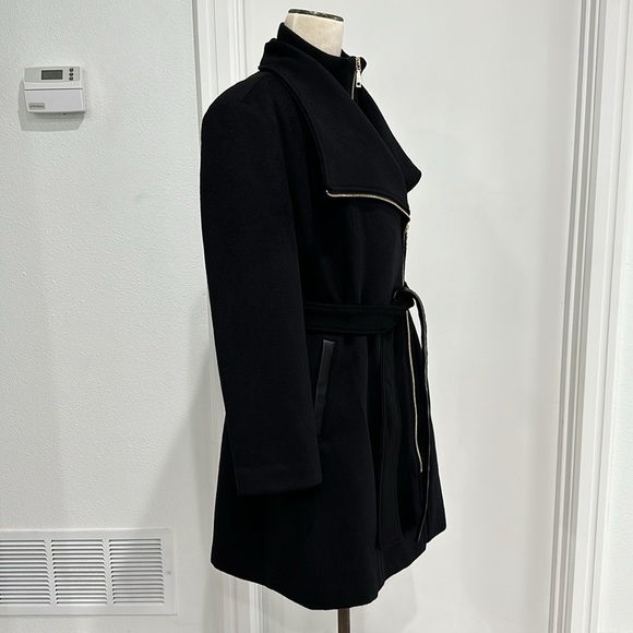 Vince Camuto Black Belted Layered Coat - L - Picture 5 of 16